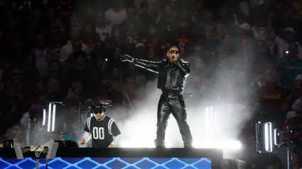 La actuación de Bizarrap y Daddy Yankee durante el descanso del partido de la NFL en el Bernabéu