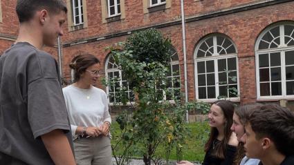 Alumnos del Colegio de la Inmaculada de Gijón, en el centro