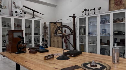 Algunos elementos del Museo de la Ciencia del Colegio de la Inmaculada de Gijón