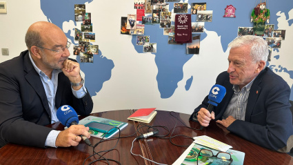 Ángel Expósito y el general Manuel Bretón, presidente de Cáritas