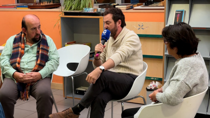 Bustos descubre las historias de Pilar y Manuel en el Centro de Acogida San Isidro (Madrid)