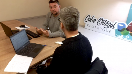 José Miguel Alonso Pumar, de frente, durante uno de los encuentros