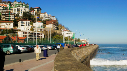 Fotografía recurso de coches aparcados