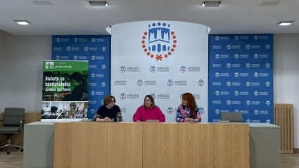 Fundación Pioneros presenta el programa en el Ayuntamiento de Arnedo