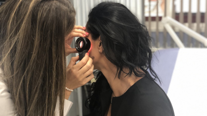 (Foto de ARCHIVO)La dermatóloga revisa quemaduras solares en la pielREMITIDA / HANDOUT por CLÍNICA DERMATOLÓGICA CANARIASFotografía remitida a medios de comunicación exclusivamente para ilustrar la noticia a la que hace referencia la imagen, y citando la procedencia de la imagen en la firma23/7/2019