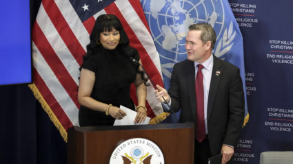 La cantante Nicki Minaj y el embajador de EE. UU. ante la ONU, Mike Waltz