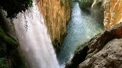 Cascadas en el parque del Monasterio de Piedra    zaragoza