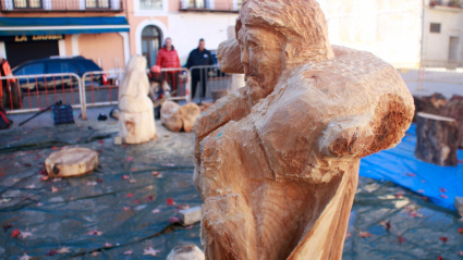 Martínez, cuya especialidad son las figuras a escala real, ya ha dado forma a un pastor con una oveja, un perro, el buey y la mula.