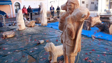 El material base para este Belén monumental proviene de bosques de la zona.