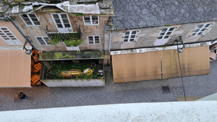 La casa en ruinas está en un lugar especialmente sensible, en el epicentro de la zona de vinos del casco histórico