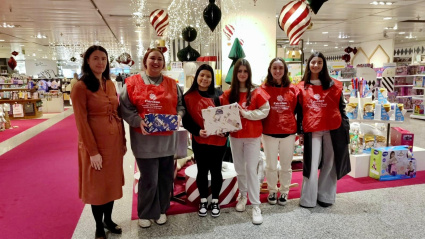 Voluntarias campaña juguetes Cáritas Santiago