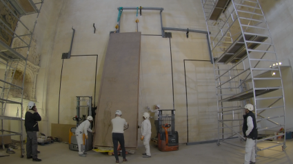 Las esperadas puertas creadas por Antonio López ya se encuentran dentro del templo