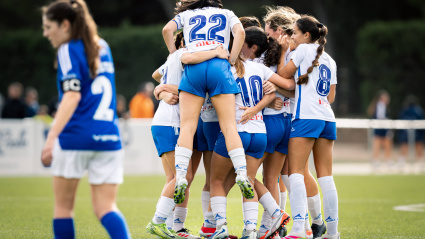 Las jugadoras del Zaragoza CFF celebran un gol en el CDM Mudéjar