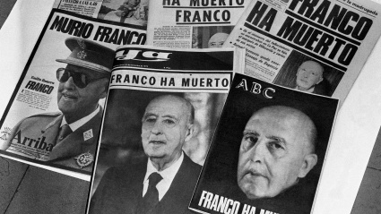 Todos los periódicos de España, matutinos y vespertinos, anuncian la muerte de Francisco Franco
