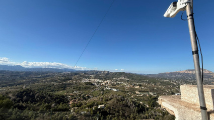 Una de las nuevas cámaras 360º instaladas en puntos estratégicos del término municipal para mejorar la detección de emergencias