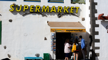 Supermercado de pequeño tamaño en un pueblo
