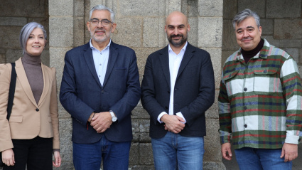 El alcalde y el concejal Mauricio Repetto con el Mago Rafa y Lore Lavand