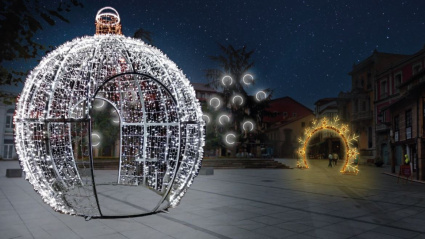Una imagen de la decoración navideña en la Plaza Álvarez Acebal durante las últimas navidades