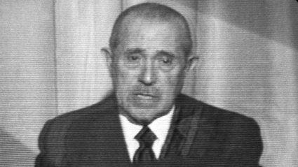 El presidente del Gobierno, Carlos Arias Navarro, anuncia la muerte de Franco y lee el último mensaje de este al pueblo español
