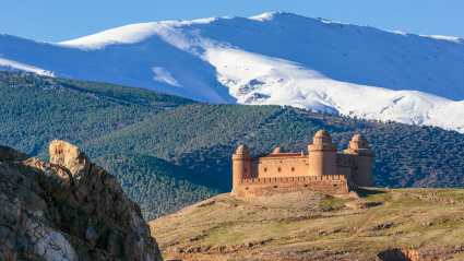 2HE6MHC La Calahorra, Granada Province, Andalusia, southern Spain.  Castillo de La Calahorra on hill above town of La Calahorra. Italian Renaissance castle co