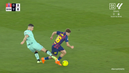 Sancet propinó una fuerte patada a Fermín López que le costó la expulsión.