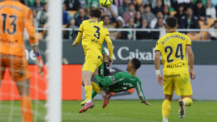 Imagen de la patada de Antony sobre Joel Roca por la que fue expulsado