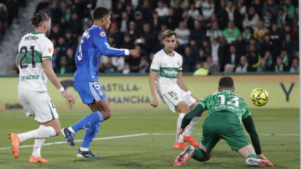 Imagen de Bellingham e Iñaki Peña en el Elche-Real Madrid