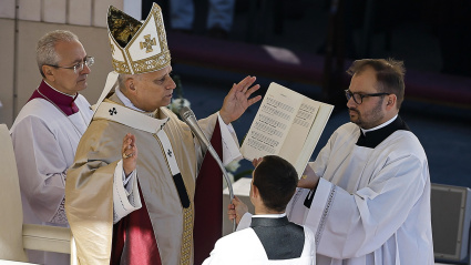 VATICAN CITY (Vatican City State (Holy See)), 23/11/2025.- Pope Leo XIV during the Angelus prayer, traditional Sunday's prayer, in Saint Peter's Square, in Vatican City, 23 November 2025. (Papa) EFE/EPA/ANGELO CARCONI