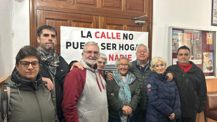 Los impulsores en el atrio de la Parroquia.