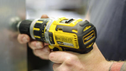 El catálogo de la primera biblioteca de las cosas de España, ubicada en el barrio de Sant Martí en Barcelona, ya cuenta con cientos de objetos disponibles para el préstamo.