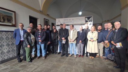 Participantes en MONACAL 2025 tras la presentación del evento