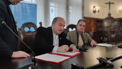 Arzobispo de Santiago firma Fundación Ultreia
