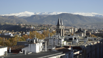 Vistas hacia Sierra Nevada desde la terraza del inmueble que perteneció a la familia de Federico Garcia Lorca en Acera del Darro