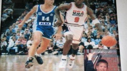 Esteban Pérez y Michael Jordan en un Argentina-EEUU