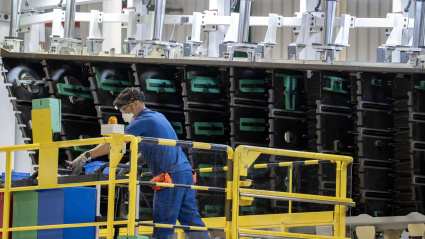 Línea de producción del A350 en la planta de Airbus en El Puerto de Santa María (Cádiz)