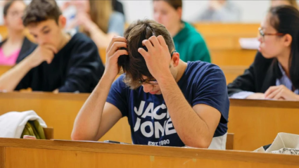 Estudiantes se enfrentan a los exámenes de la PAU