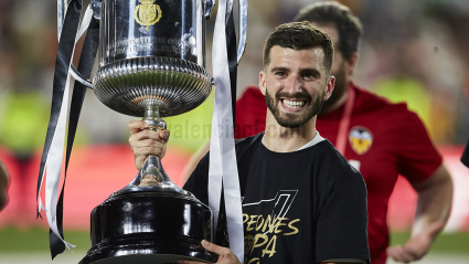Gayà, con la Copa del Centenario