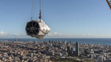 Avanza la instalación de la cruz de la torre de Jesucristo con los dos primeros brazos horizontales