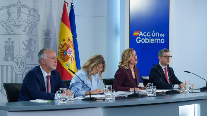 El ministro de Política Territorial y Memoria Democrática , Ángel Víctor Torres, la ministra de Trabajo, Yolanda Díaz, la ministra de Educación, Formación Profesional y Deportes y portavoz del Gobierno, Pilar Alegría, y el ministro de Presidencia, Justicia y Relaciones con las Cortes , Félix Bolaños, durante la rueda de prensa tras el Consejo de Ministros