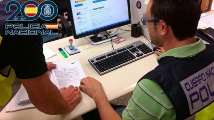 La Policía Nacional detiene a dos personas que presuntamente estafaban y explotaban laboralmente a extranjeros en situación irregular