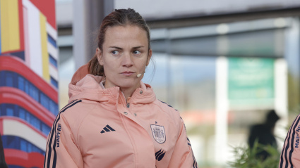 LAS ROZAS (MADRID), 25/11/2025.- La defensa de la selección femenina de fútbol Irene Paredes asiste a la presentación del partido de vuelta de la final de la Liga de Naciones femenina, este martes, en la Ciudad del Fútbol en Las Rozas, Madrid. El partido España - Alemania, final (vuelta) de la UEFA Nations League Femenina, se disputará el 2 de diciembre en el Ryadh Air Metropolitano. EFE/ Zipi