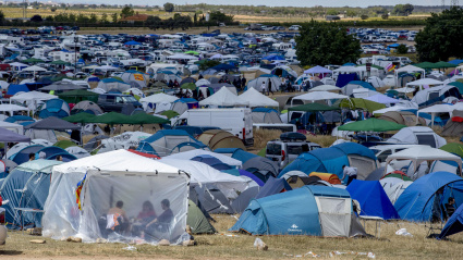 Fotografía de la zona de acampada este jueves, durante la primera jornada del Festival Viña Rock, en Villarrobledo.