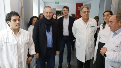 Caamaño, acompañado por Pego, Vázquez y el gerente del área sanitaria, Ramón Ares