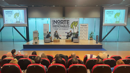 Representantes de varias empresas participando en una de las actividades del congreso Norte Renovables