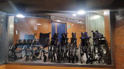 Sillas de ruedas en el centro de Salud Casa del Mar de A Coruña