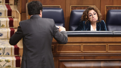 El ministro para la Transformación Digital y la Función Pública, Óscar López, y la vicepresidenta primera y ministra de Hacienda, María Jesús Montero