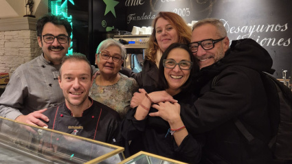 Parte del equipo de 'Herrera en COPE' en el restaurante Casa Félix