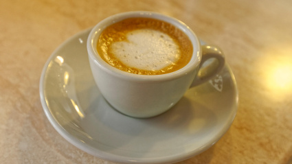 Imagen de recurso de un café en un bar