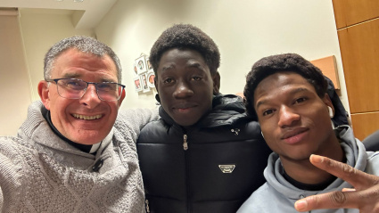 El párroco Ángel Hernández está al frente del Hogar que lleva el nombre de Monseñor Óscar Romero y que actualmente alberga a 27 personas