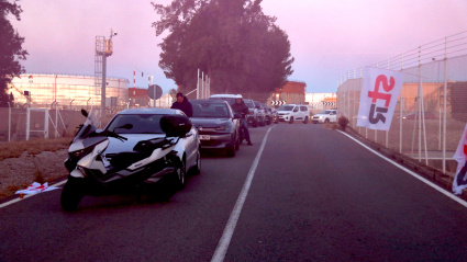 Un centenar de trabajadores de Repsol bloquean el complejo de Tarragona para “avanzar” en la negociación de los convenios